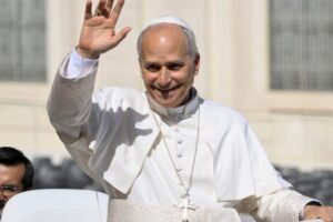 Papa aos fiéis de língua portuguesa: rezar o terço e ser missionário de paz