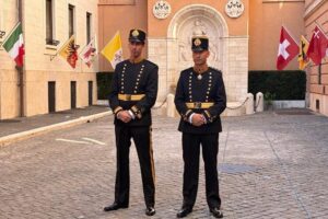 Guarda Suíça apresenta o novo uniforme “Meia-Gala”