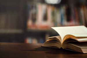 Literatura e fé: A importância da leitura católica para a espiritualidade do comunicador