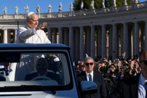 O Papa: não há história que não possa ser visitada pela esperança