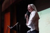 “Mulheres Igreja Mundo”, irmã Brambilla: não ficarei tranquila enquanto houver quem sofra