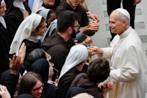 Papa aos consagrados: sejam “especialistas em sinodalidade”!