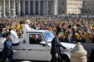 Papa aos toscanos: ser Igreja nas casas, nas fábricas, “junto ao homem”