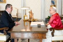 O Papa recebe em audiência o presidente da República da Guatemala