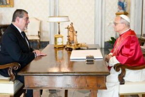 O Papa recebe em audiência o presidente da República da Guatemala