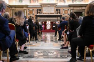 O Papa: a verdadeira autoridade não se baseia em cargos e títulos, mas na liberdade de servir