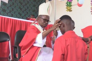 Moçambique. Dom Inácio exorta crismandos a viverem a fé com verdade e amor