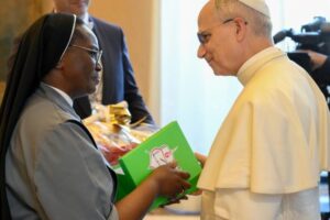 Papa a monjas do México: com o Senhor, percorrer o caminho do amor