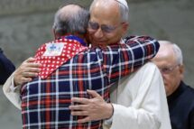 Papa a ciganos: trabalho e oração, força para derrubar muros da desconfiança e do medo