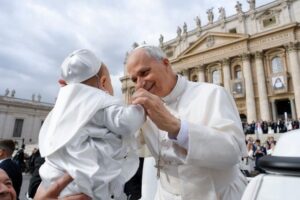 Papa: Jesus Ressuscitado cura a tristeza que paralisa o coração