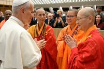 Papa: que as religiões sirvam para libertar o povo do preconceito, da ira e do ódio