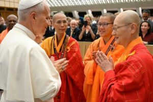 Papa: que as religiões sirvam para libertar o povo do preconceito, da ira e do ódio