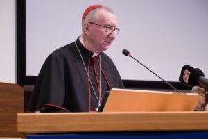 Hospital Pediátrico do Papa acolhe quem bate vindo de locais de conflito, diz Parolin
