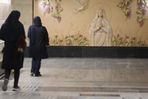 Teerã: para cardeal, imagem da Virgem Maria no metrô é um sinal de paz