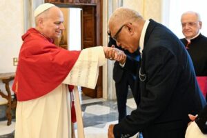Papa recebe o Presidente da República de Fiji