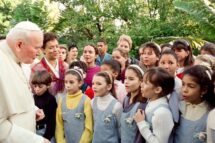 Os Papas e a escola, “portal da vida” e onde a pessoa é formada