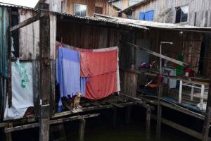 Oxfam: em um dia, um bilionário polui mais do que a metade pobre do mundo em um ano