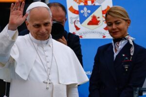 Leão XIV se despede da Turquia e parte para o Líbano