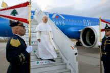 Os libaneses dão as boas-vindas a “Baba Lawun”