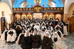 Papa Leão XIV visita as Irmãs Carmelitas da Theotokos