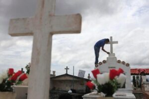 A iniciativa em Calcutá, na Índia, que dá sepultamento digno aos excluídos