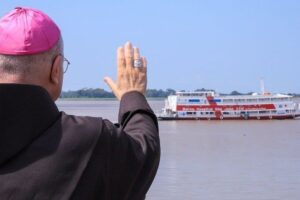 Barcos-Hospitais Papa Francisco e São João XXIII rumo à COP 30 em Belém