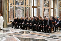 Leão XIV pede uma “educação digital ética” para proteger as crianças na era da IA