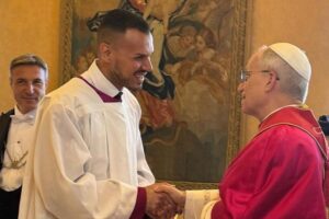 Do Brasil à Capela Sistina: uma voz que carrega a força do testemunho da adoção