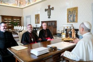 Papa doa 62 artefatos dos Museu Vaticanos a bispos canadenses