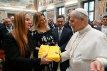 Papa a gestores de saúde: atenção à manipulação perversa da IA