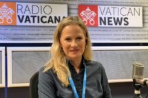 Jornalista brasileira recebe Prêmio “Sentinela da Criação” por um jornalismo inclusivo