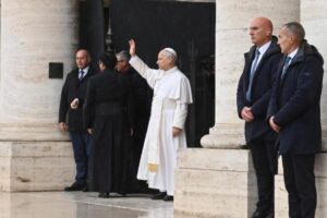 Os bispos e o povo em caminho com Leão em Assis: um “Papa de todos”