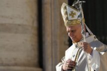 Papa: “Em Cristo, nos tornamos cantores da graça”