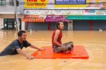 Inundações na Tailândia afetam 3 milhões de pessoas, com dezenas de mortes