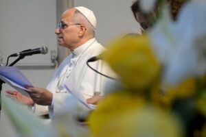 Papa aos jovens: a partir dos despojados de privilégios, exercer a economia divina