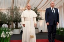 O Papa despede-se do Líbano: a todos, os meus votos de paz. Cessem os ataques e as hostilidades