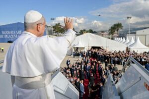 De retorno a Roma, Leão XIV envia telegrama a 4 países