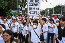 Com apoio da Igreja, 100 mil filipinos protestam contra a corrupção