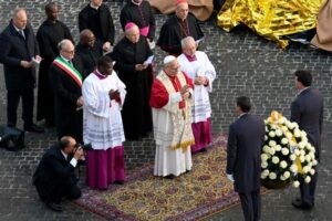 Leão XIV aos pés da Imaculada: aprender a arte da reconciliação