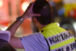 Ataque em praia australiana mata 15 e fere 29. Alvo era comunidade judaica