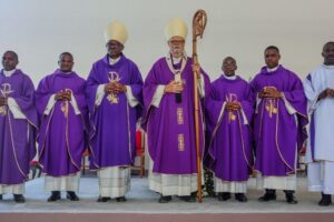 Beira celebrou  o Domingo de Alegria com  cinco  ordenações