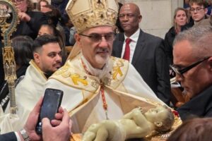 Pizzaballa no Natal em Belém: a paz só se alcança encontrando corações disponíveis