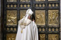 O Papa fecha a Porta Santa: é bom continuar a sermos peregrinos de esperança