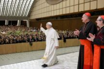 Papa: os jovens são o futuro do mundo e precisam de modelos autênticos de santidade