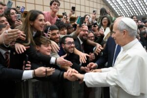 Papa aos jovens: “Uma vida de links sem relação ou de curtidas sem afeto nos decepciona”