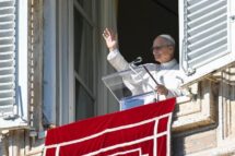 Angelus: nas horas sombrias da vida, o Batismo é luz e reconciliação