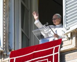 Angelus: nas horas sombrias da vida, o Batismo é luz e reconciliação