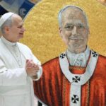 Apresentado ao Papa mosaico com o retrato para a Basílica de São Paulo Fora dos Muros