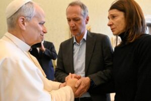 “Estou comovido”: Papa recebe familiares das vítimas de Crans-Montana