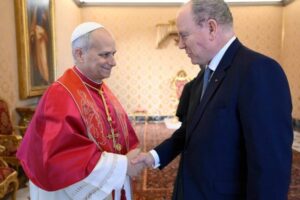 O Papa encontra-se com o príncipe Alberto II de Mônaco